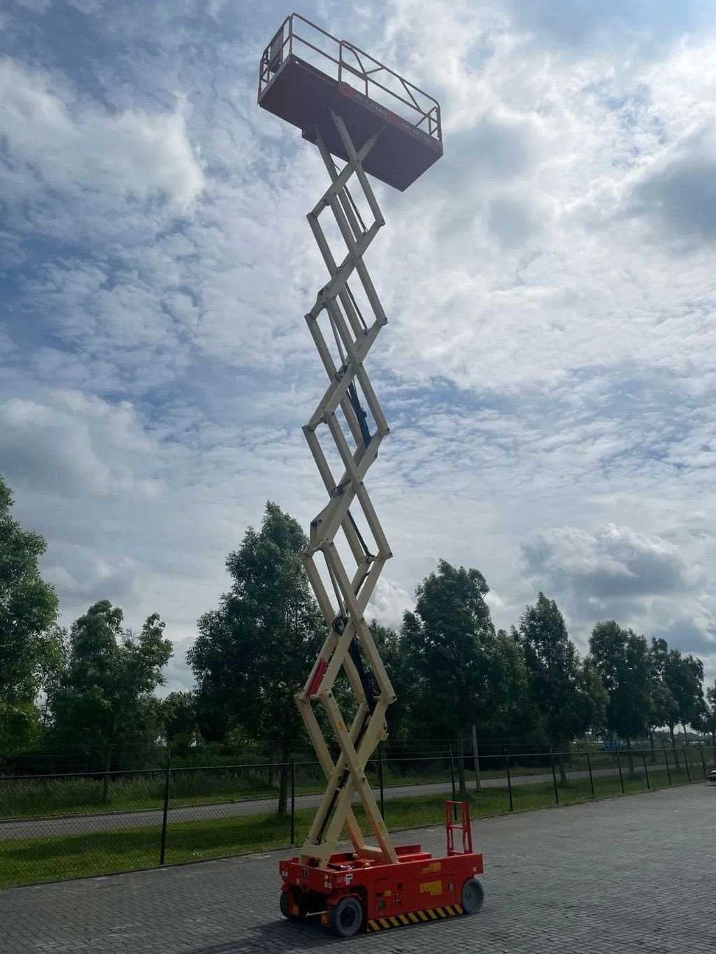 Teleskoparbeitsbühne van het type Sonstige LGMG AS1212E 14 METER 320 KG GS-4047 ERT4769, Gebrauchtmaschine in Marknesse (Foto 10)