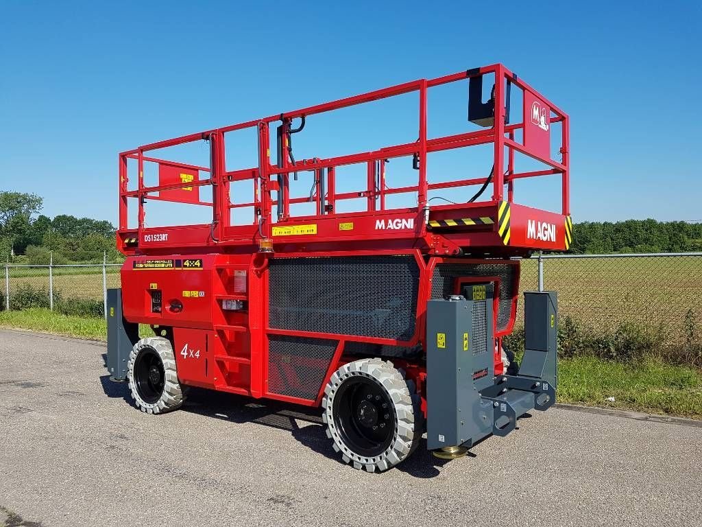 Teleskoparbeitsbühne des Typs Sonstige MAGNI DS 1523 RT, Neumaschine in Sittard (Bild 6)