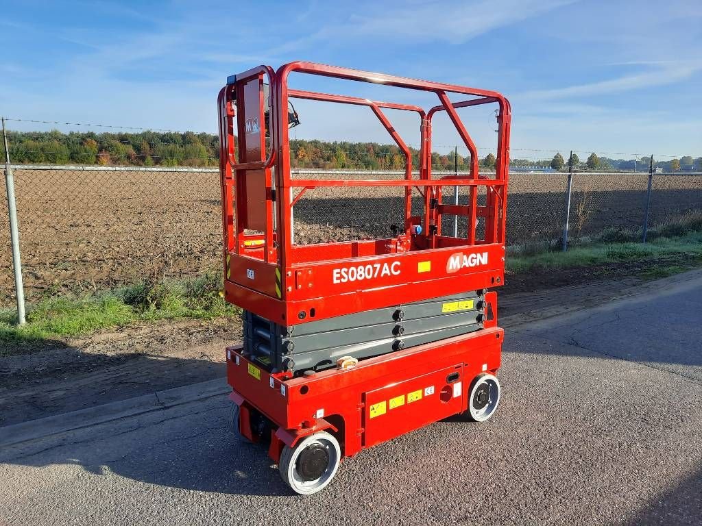 Teleskoparbeitsbühne van het type Sonstige MAGNI ES 0807 AC ES0807AC, Neumaschine in Sittard (Foto 5)