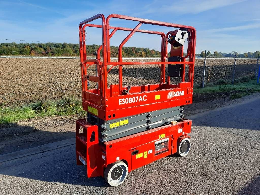 Teleskoparbeitsbühne van het type Sonstige MAGNI ES 0807 AC ES0807AC, Neumaschine in Sittard (Foto 3)