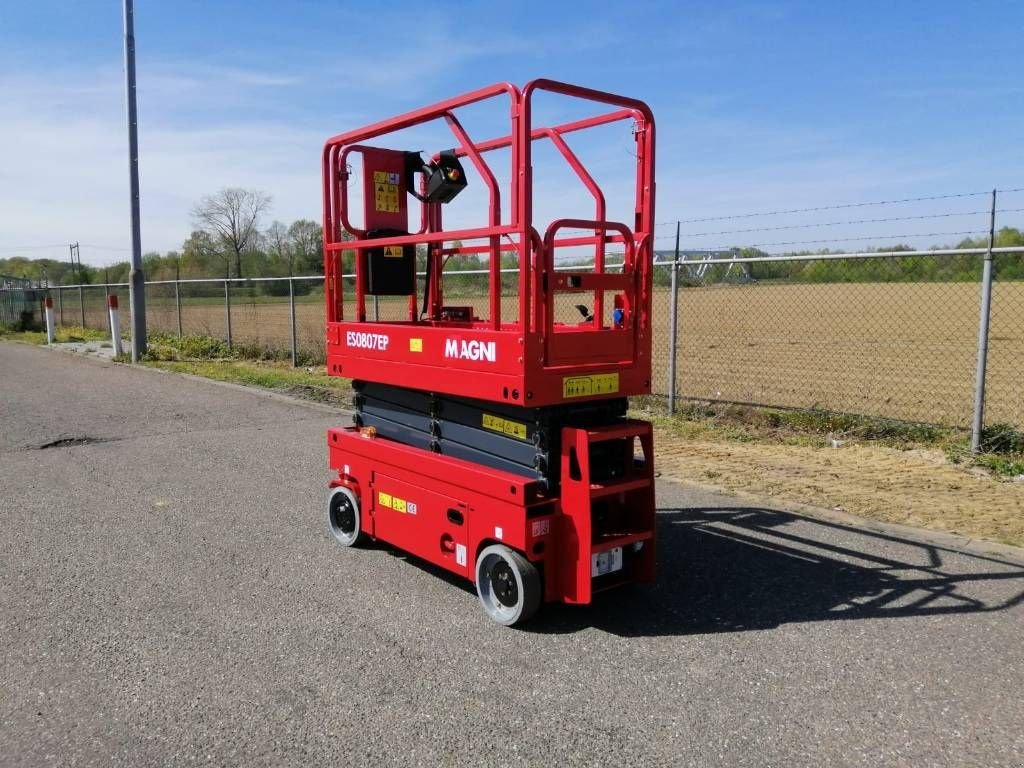 Teleskoparbeitsbühne van het type Sonstige MAGNI ES 0807 EP, Neumaschine in Sittard (Foto 3)