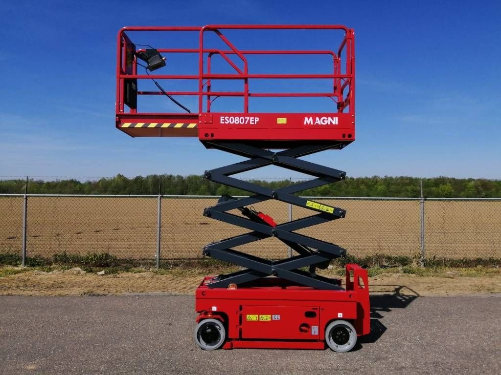 Teleskoparbeitsbühne van het type Sonstige MAGNI ES 0807 EP, Neumaschine in Sittard (Foto 2)