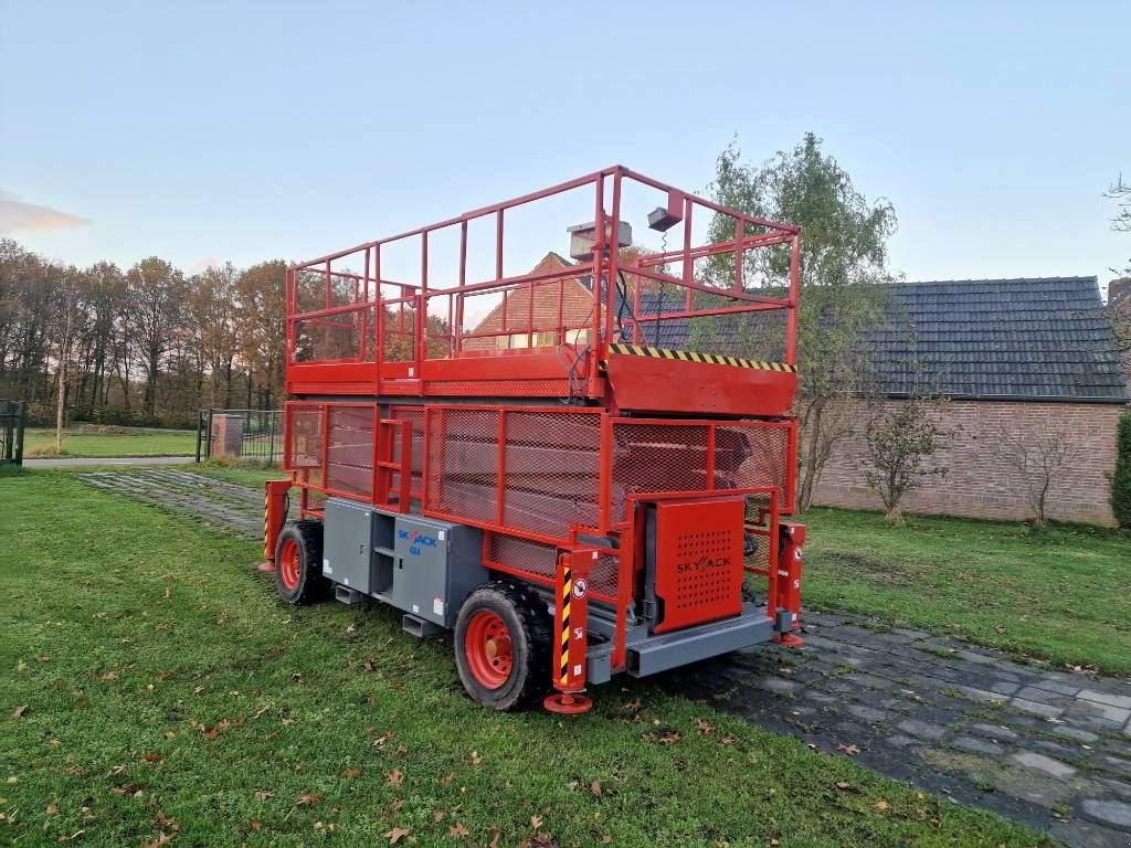 Teleskoparbeitsbühne van het type Sonstige Sky Jack SJ 9250 4x4 diesel schaarhoogwerker scissorlift, Gebrauchtmaschine in Hooge mierde (Foto 1)