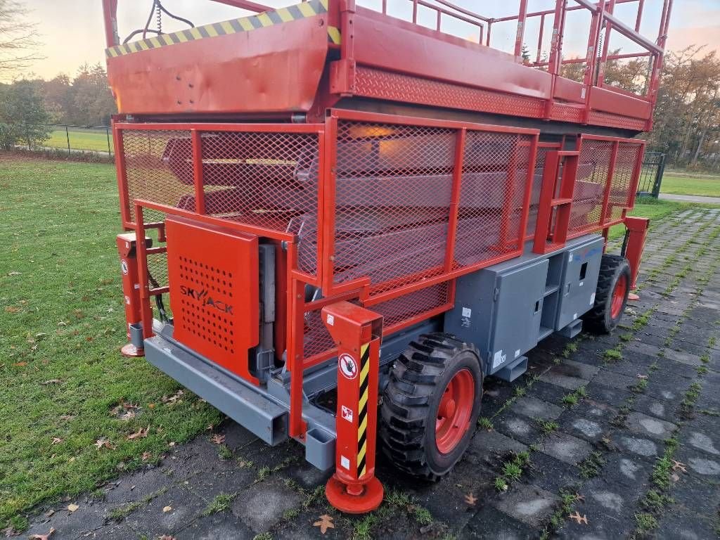 Teleskoparbeitsbühne van het type Sonstige Sky Jack SJ 9250 4x4 diesel schaarhoogwerker scissorlift, Gebrauchtmaschine in Hooge mierde (Foto 7)