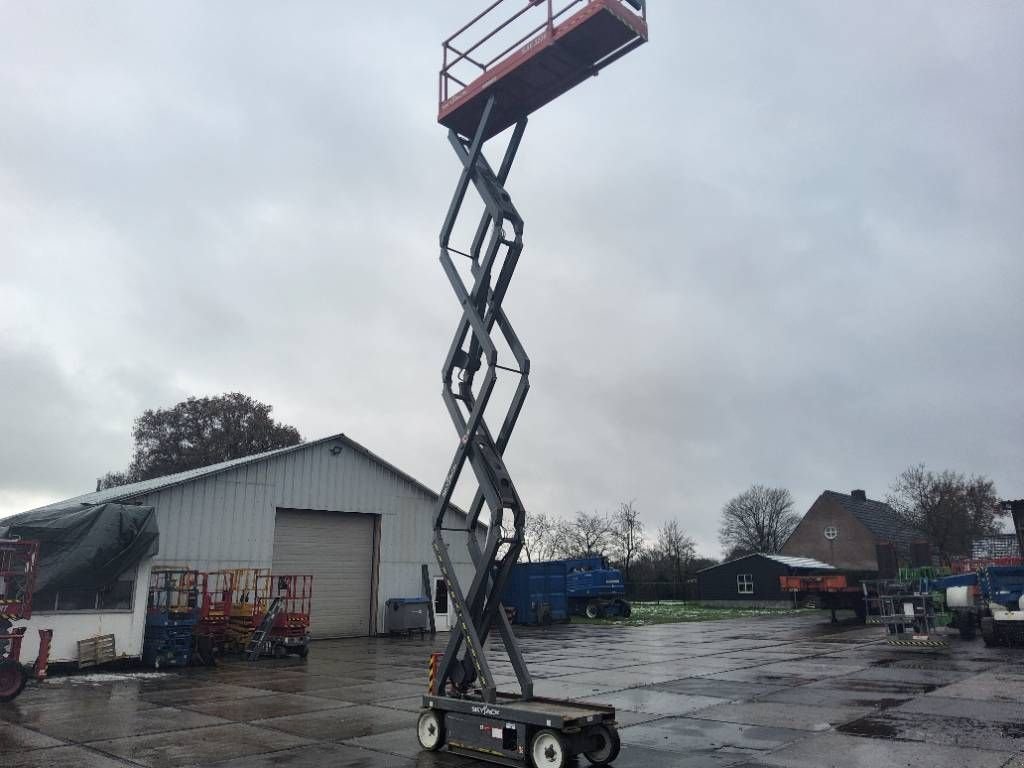 Teleskoparbeitsbühne des Typs Sonstige Sky Jack SJ III 3226 Schaarlift elektrische hoogwerker 8 m, Gebrauchtmaschine in Hooge mierde (Bild 9)