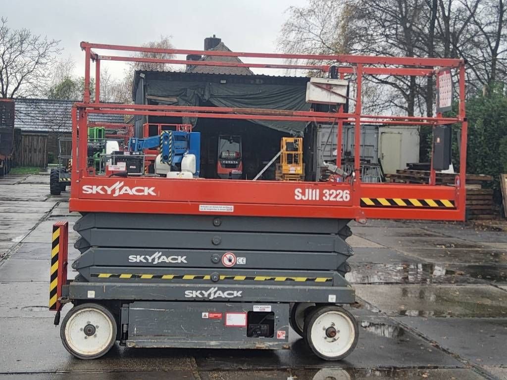 Teleskoparbeitsbühne des Typs Sonstige Sky Jack SJ III 3226 Schaarlift elektrische hoogwerker 8 m, Gebrauchtmaschine in Hooge mierde (Bild 2)