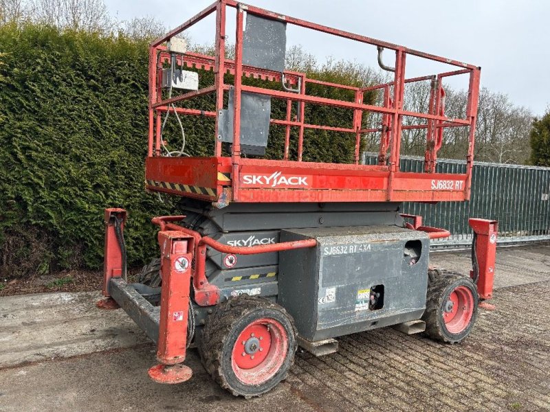 Teleskoparbeitsbühne des Typs Sonstige Sky Jack SJ III 6832 RT 4x4 diesel schaar schaarhoogwerker, Gebrauchtmaschine in Hooge mierde