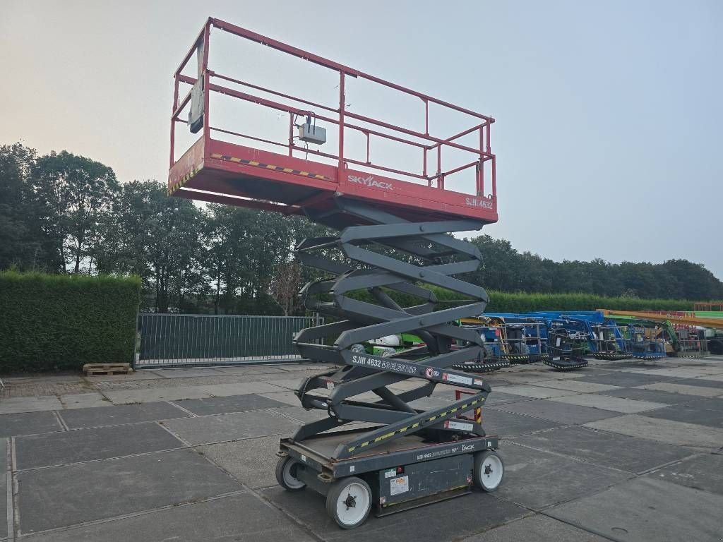 Teleskoparbeitsbühne van het type Sonstige Sky Jack SJ4632 schaarhoogwerker schaarlift hoogwerker lift, Gebrauchtmaschine in Hooge mierde (Foto 1)