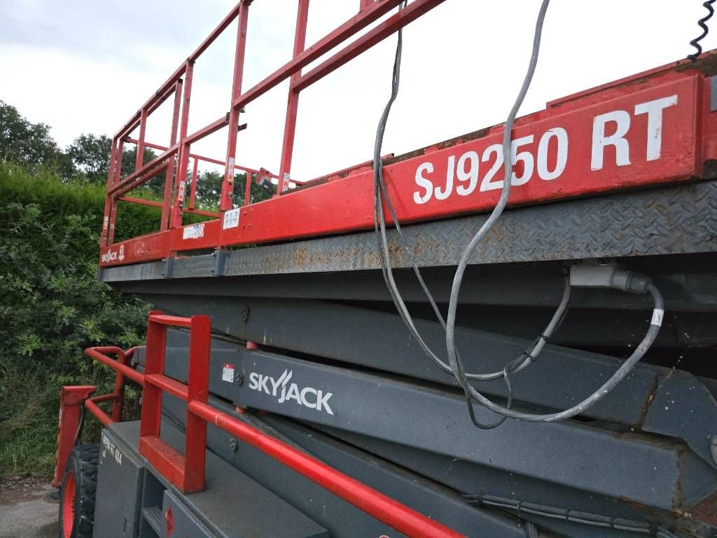 Teleskoparbeitsbühne van het type Sonstige Sky Jack SJ9250 4x4 diesel schaarhoogwerker schaarlift, Gebrauchtmaschine in Hooge mierde (Foto 7)