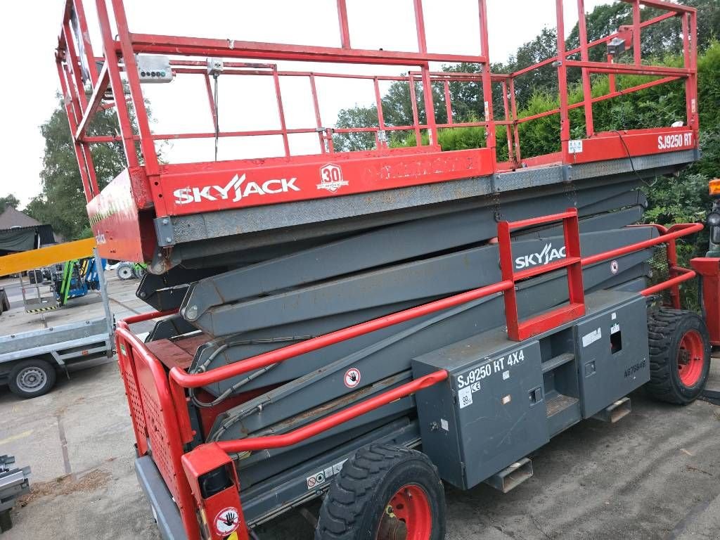 Teleskoparbeitsbühne typu Sonstige Sky Jack SJ9250 4x4 diesel schaarhoogwerker schaarlift, Gebrauchtmaschine v Hooge mierde (Obrázok 4)