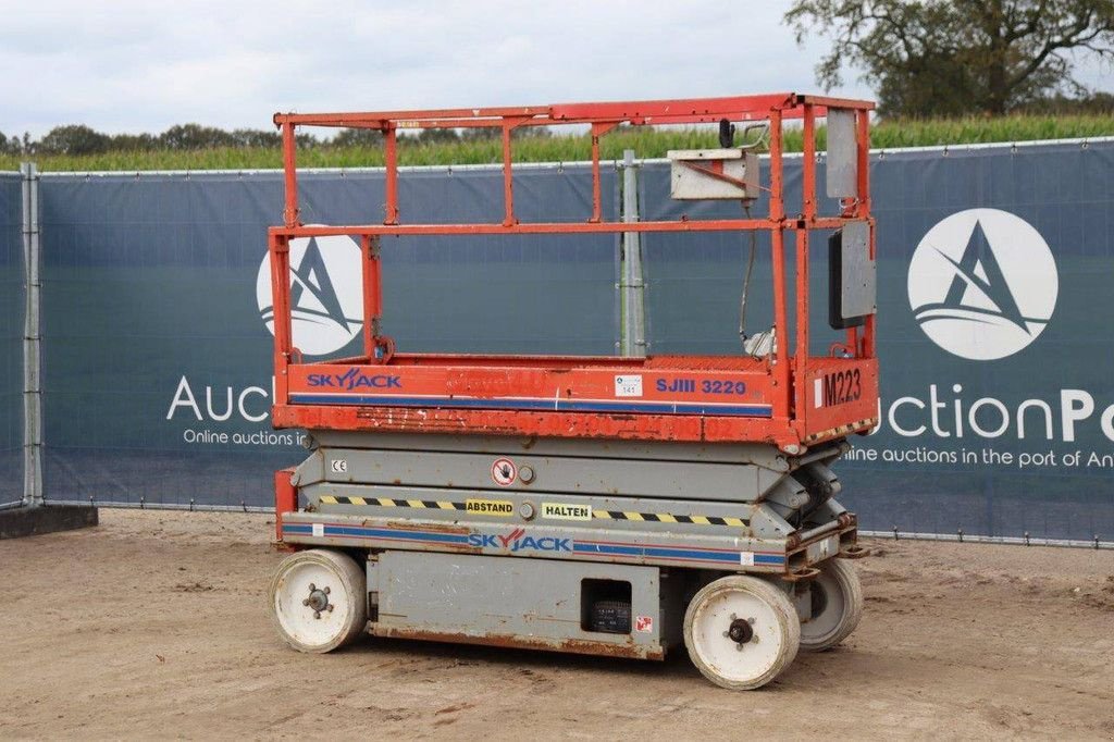 Teleskoparbeitsbühne van het type Sonstige Sky Jack SJIII 3220, Gebrauchtmaschine in Antwerpen (Foto 3)