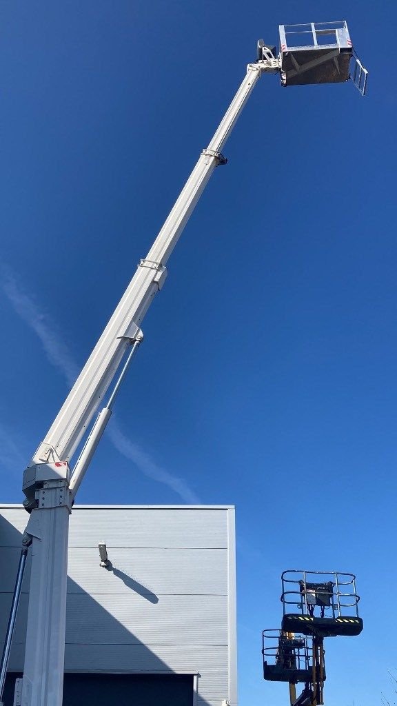 Teleskoparbeitsbühne des Typs Teupen Leo 21 GT, Gebrauchtmaschine in WIJCHEN (Bild 2)