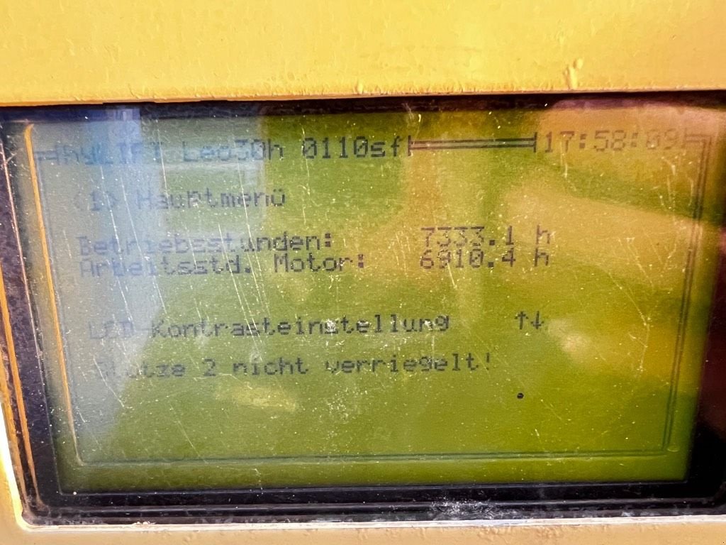 Teleskoparbeitsbühne van het type Teupen Leo 30T/ RESERVED, Gebrauchtmaschine in WIJCHEN (Foto 5)