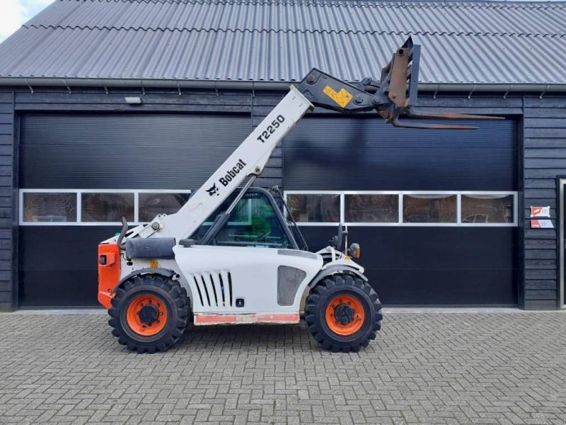 Teleskoplader tip Bobcat T 2250 verreiker compact, Gebrauchtmaschine in Ederveen (Poză 1)