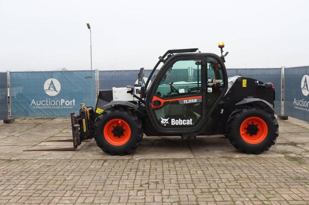 Teleskoplader des Typs Bobcat TL358D, Gebrauchtmaschine in Antwerpen (Bild 2)