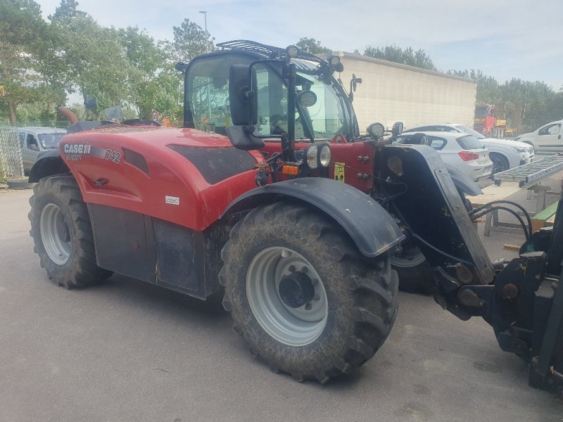 Teleskoplader of the type Case IH 742, Gebrauchtmaschine in DOMFRONT (Picture 1)