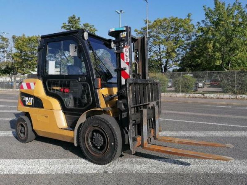 Teleskoplader of the type Caterpillar DP45NTD, Gebrauchtmaschine in senlis (Picture 1)