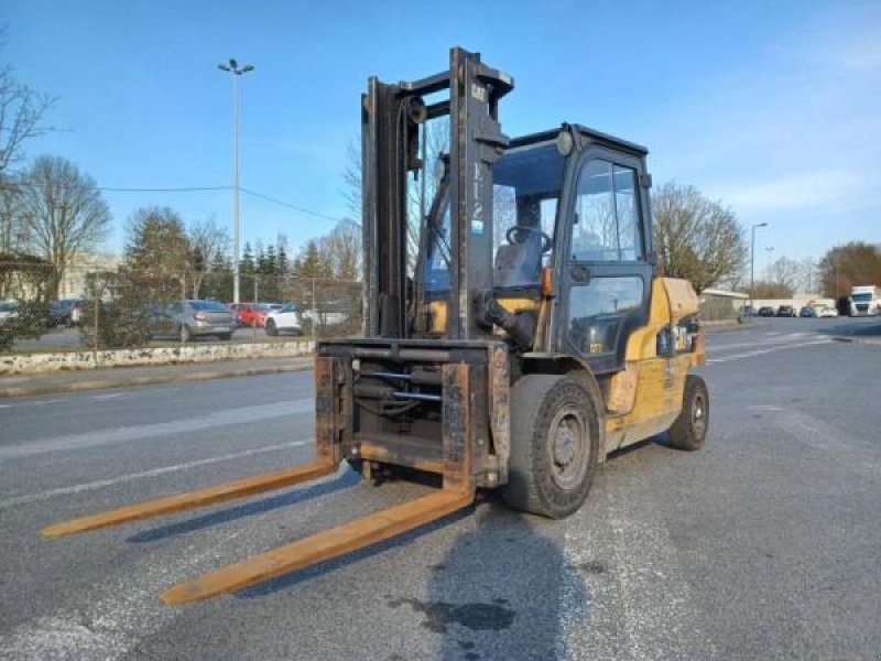 Teleskoplader of the type Caterpillar DP50NT, Gebrauchtmaschine in senlis (Picture 1)