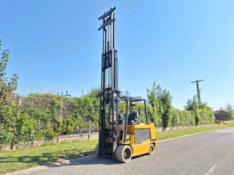 Teleskoplader del tipo Caterpillar EC55N, Gebrauchtmaschine en senlis (Imagen 5)