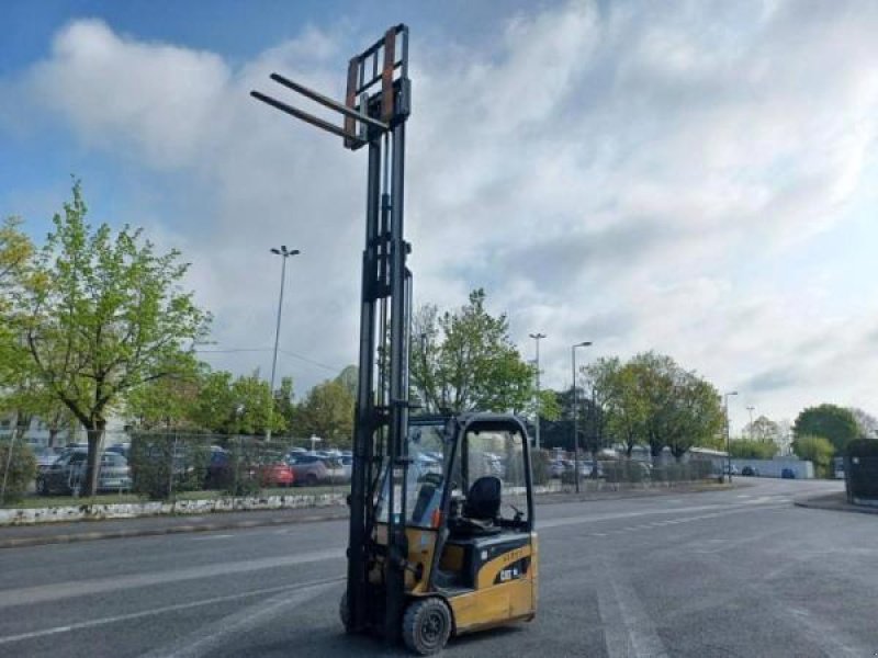 Teleskoplader of the type Caterpillar EP16NT, Gebrauchtmaschine in senlis (Picture 5)