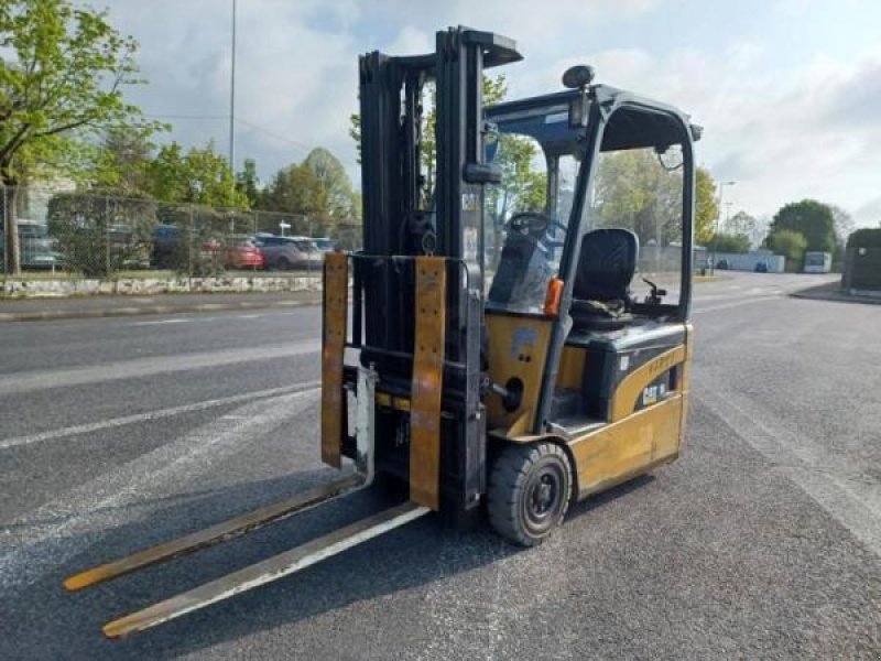 Teleskoplader du type Caterpillar EP16NT, Gebrauchtmaschine en senlis (Photo 1)