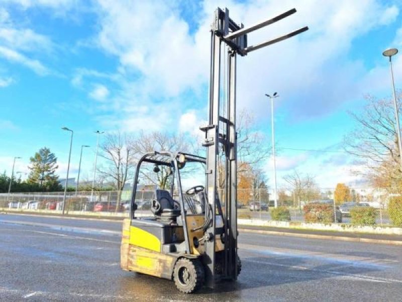 Teleskoplader del tipo Caterpillar EP20NT, Gebrauchtmaschine en senlis (Imagen 4)