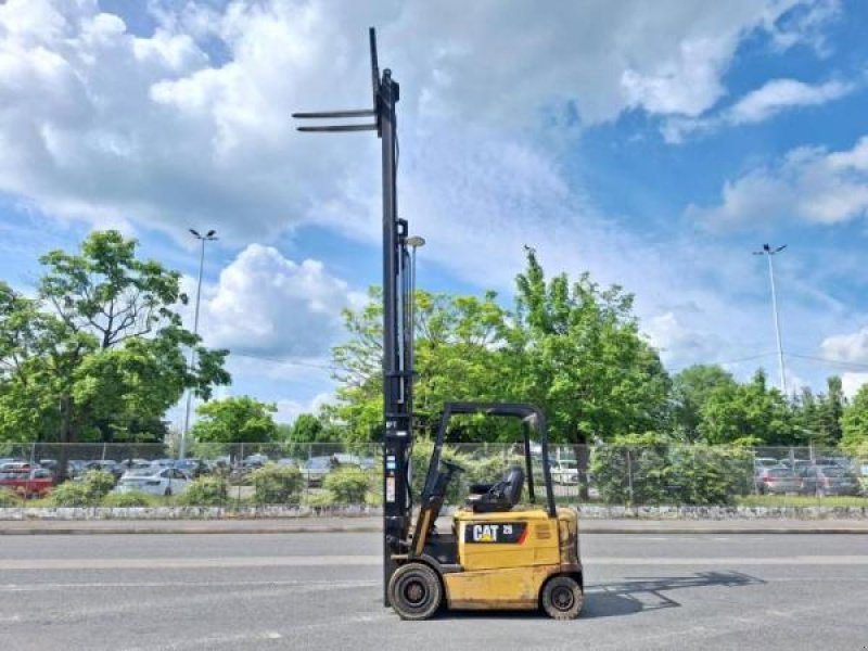 Teleskoplader tip Caterpillar EP25KP, Gebrauchtmaschine in senlis (Poză 4)