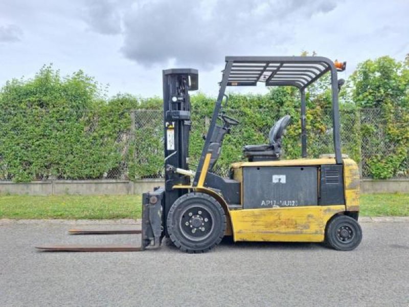 Teleskoplader van het type Caterpillar EP30K, Gebrauchtmaschine in senlis (Foto 3)