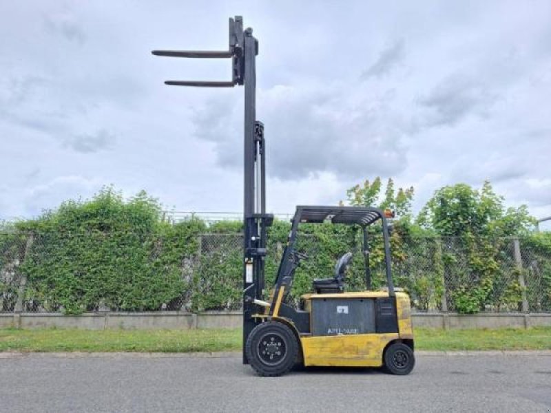 Teleskoplader van het type Caterpillar EP30K, Gebrauchtmaschine in senlis (Foto 8)