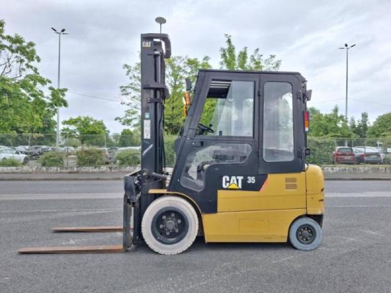 Teleskoplader des Typs Caterpillar EP35K, Gebrauchtmaschine in senlis (Bild 3)