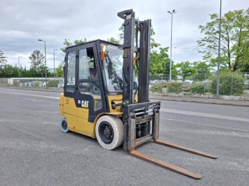 Teleskoplader of the type Caterpillar EP35K, Gebrauchtmaschine in senlis (Picture 2)