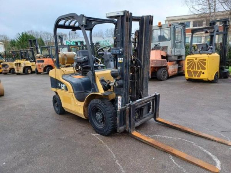 Teleskoplader du type Caterpillar GP25N, Gebrauchtmaschine en senlis (Photo 1)