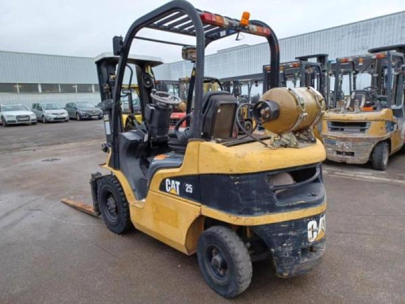 Teleskoplader du type Caterpillar GP25N, Gebrauchtmaschine en senlis (Photo 3)