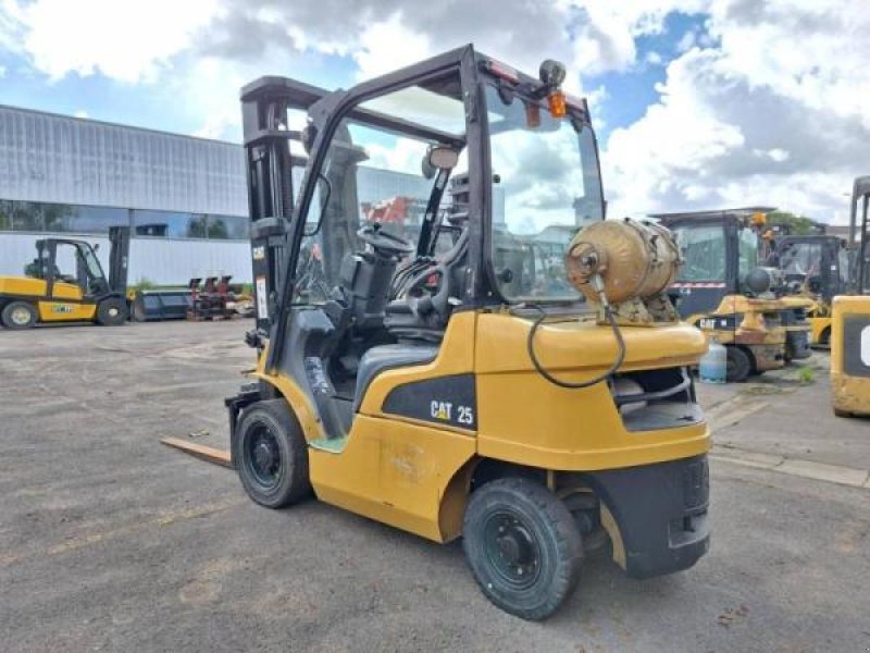 Teleskoplader van het type Caterpillar GP25N, Gebrauchtmaschine in senlis (Foto 4)