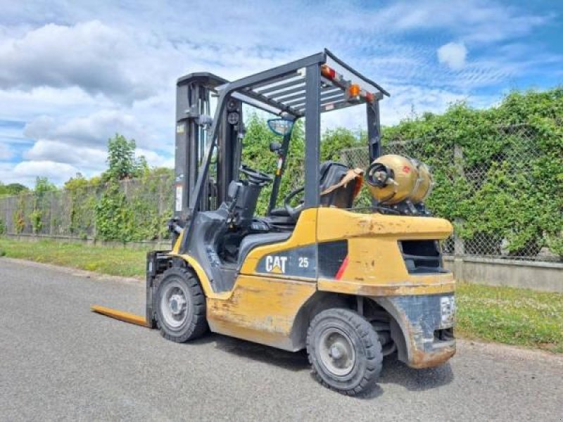 Teleskoplader tip Caterpillar GP25NTD, Gebrauchtmaschine in senlis (Poză 4)