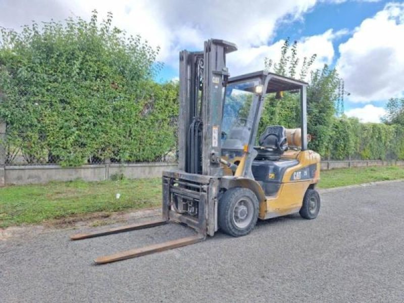 Teleskoplader van het type Caterpillar GP25NTD, Gebrauchtmaschine in senlis (Foto 1)