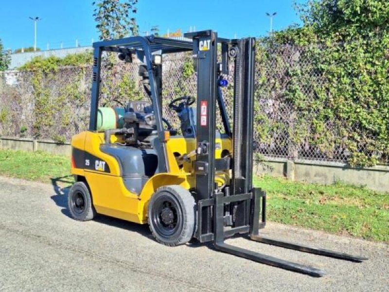 Teleskoplader van het type Caterpillar GP25NTD, Gebrauchtmaschine in senlis (Foto 1)