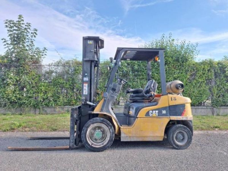 Teleskoplader del tipo Caterpillar GP30NTD, Gebrauchtmaschine en senlis (Imagen 3)