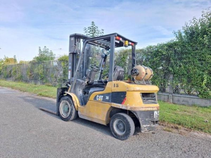 Teleskoplader van het type Caterpillar GP30NTD, Gebrauchtmaschine in senlis (Foto 4)