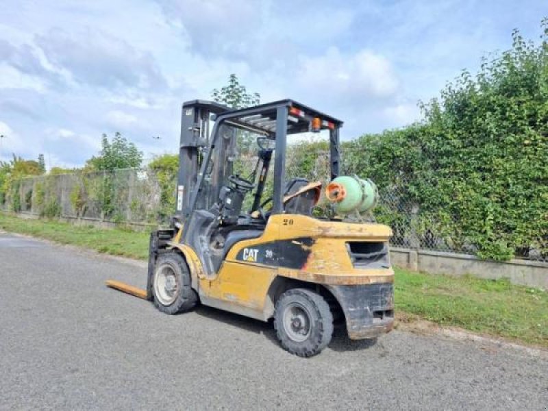 Teleskoplader tip Caterpillar GP30NTD, Gebrauchtmaschine in senlis (Poză 4)