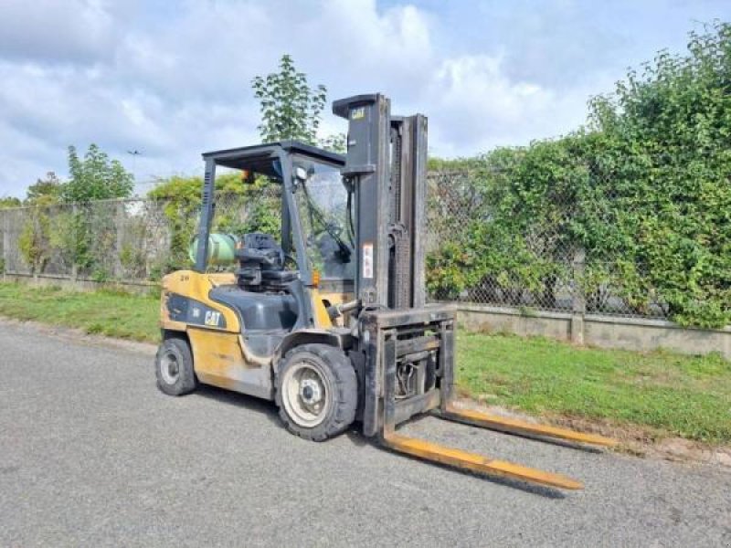 Teleskoplader tip Caterpillar GP30NTD, Gebrauchtmaschine in senlis (Poză 2)