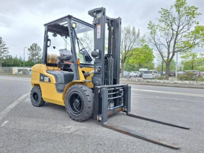 Teleskoplader des Typs Caterpillar GP35 NTD, Gebrauchtmaschine in senlis (Bild 4)