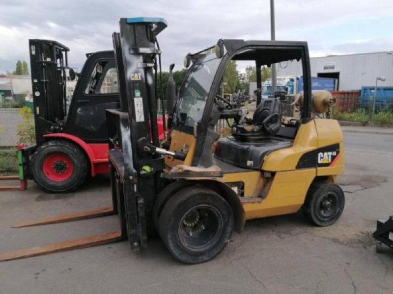 Teleskoplader des Typs Caterpillar GP40N, Gebrauchtmaschine in senlis (Bild 1)