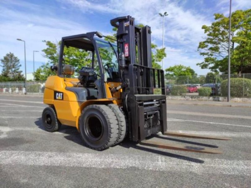 Teleskoplader des Typs Caterpillar GP40N, Gebrauchtmaschine in senlis (Bild 1)