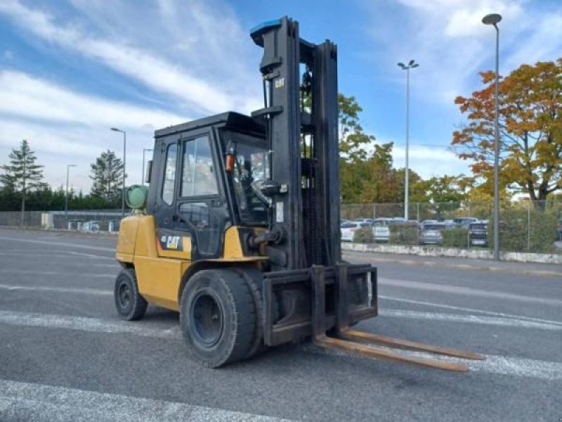 Teleskoplader des Typs Caterpillar GP45K2, Gebrauchtmaschine in senlis (Bild 2)