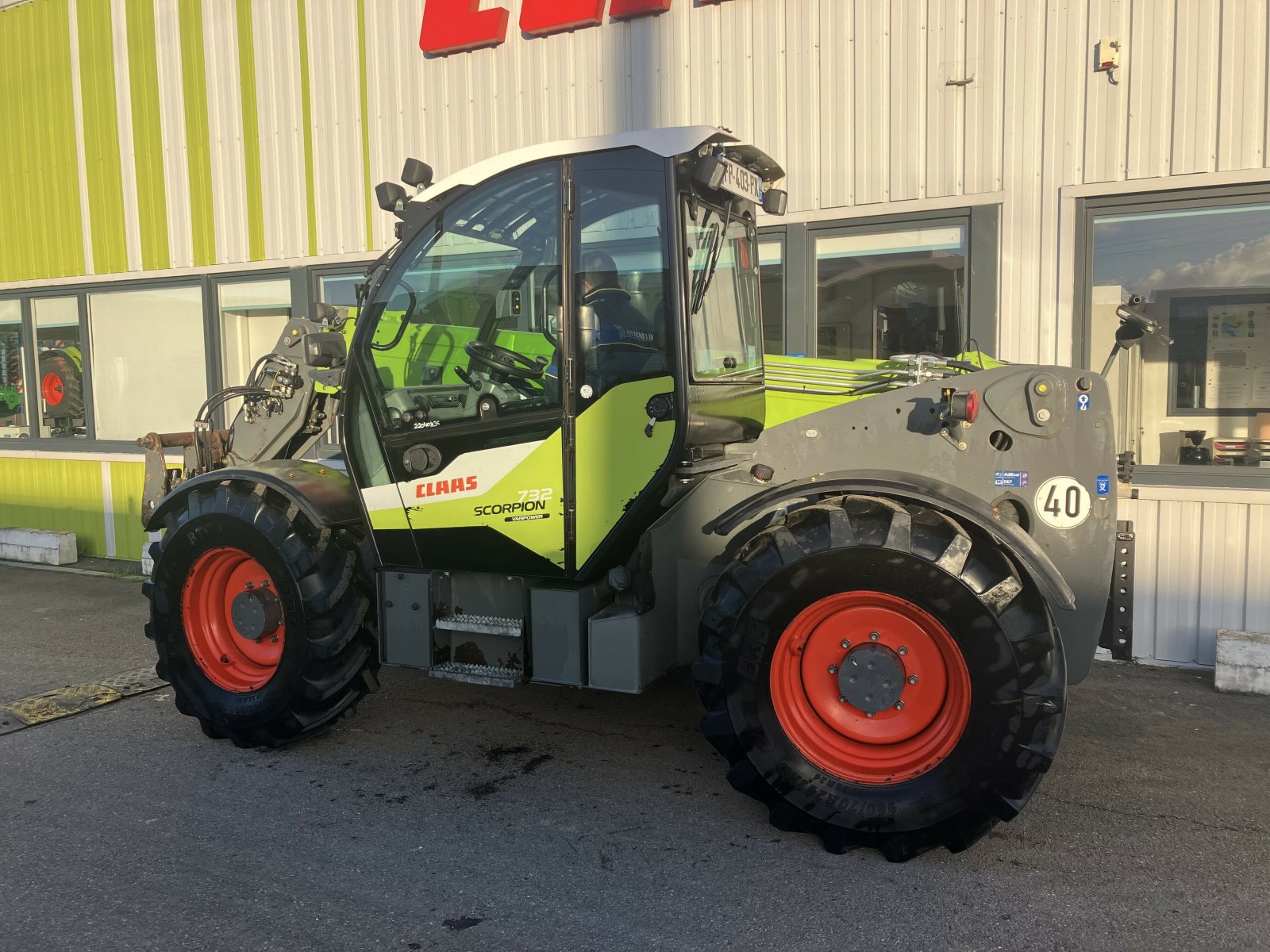 Teleskoplader typu CLAAS CLAAS SCORPION 732, Gebrauchtmaschine w BLENDECQUES (Zdjęcie 2)