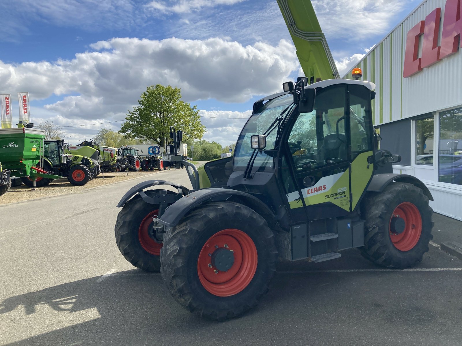 Teleskoplader typu CLAAS SCORPION 635 VP, Gebrauchtmaschine v ST CLEMENT DE LA PLACE (Obrázok 3)