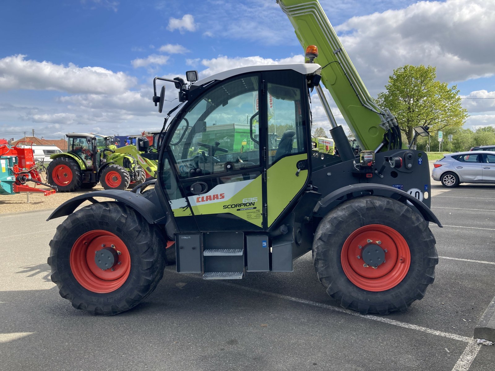 Teleskoplader typu CLAAS SCORPION 635 VP, Gebrauchtmaschine w ST CLEMENT DE LA PLACE (Zdjęcie 4)