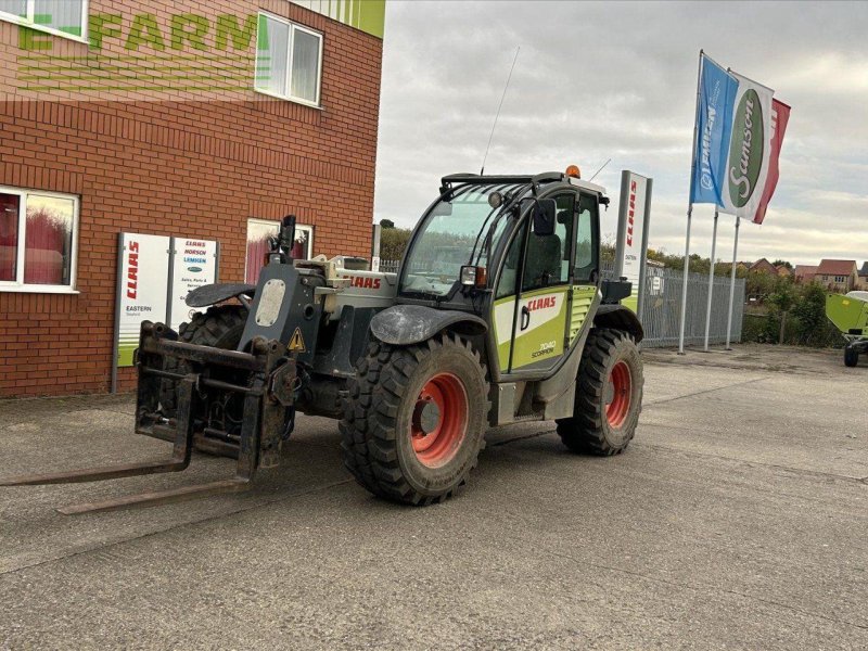 Teleskoplader типа CLAAS SCORPION 7040, Gebrauchtmaschine в SLEAFORD (Фотография 1)