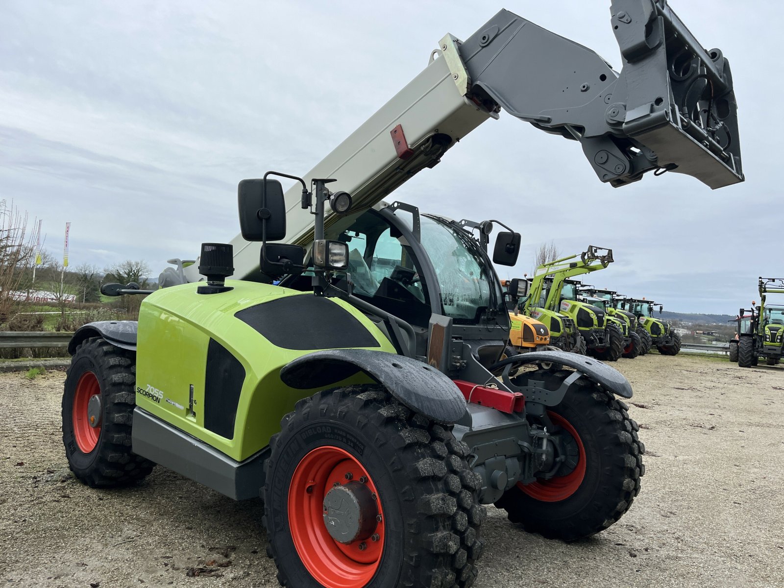 Teleskoplader van het type CLAAS SCORPION 7055, Gebrauchtmaschine in PONTIVY (Foto 1)